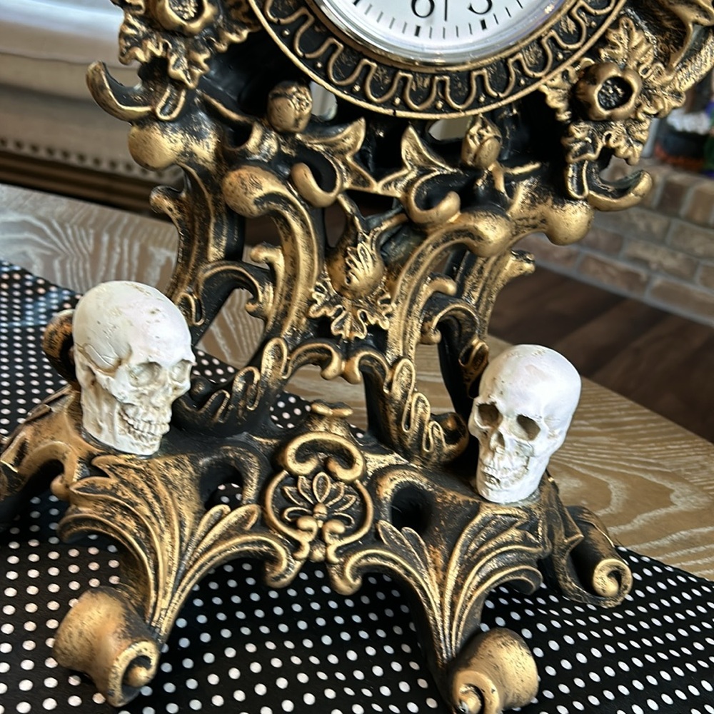 NEW! LARGE Vintage Inspired Gothic Baroque 
Ornate Skull Mantel Tabletop Clock - Picture 5 of 10